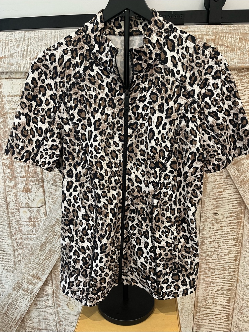Chico’s Zenergy Leopard Print Zip-Front Top - Short Sleeve Size XL (3)